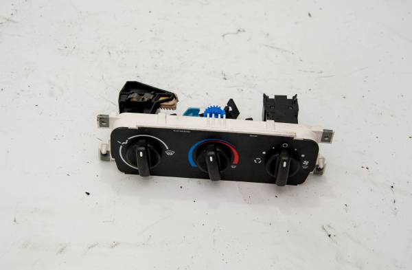 FORD CUSTOM 300 L 125 PS ÇIKMA PARÇA  V184 KLİMA PANELİ